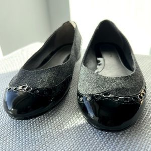 Liz Claiblorne Bianca Spectator New- Size 6.5M Gray and Black flats